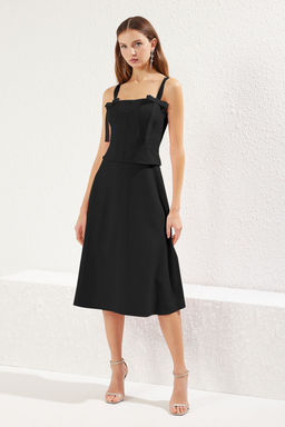 TRENDYOLMILLA Siyah A-Kesim Fiyonk Detayl? Dokuma S?k Midi Elbise TPRSS25EL00079