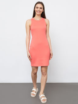 Платье без рукавов прилегающего силуэта коралл 152499