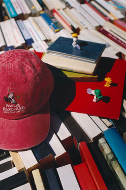 GORRA EFECTO LAVADO BORDADO SNOOPY PEANUTS / Rojo