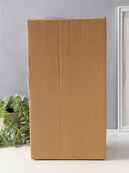 Фигура полистоун «Жираф с листьями и цветами», бело-золотой, 17.3×8.3×35.5 см