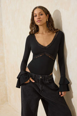 Siyah Dantel Garnili V Yaka Party Sandy Body TPRSS26BD00018 - Trendyolmilla фото 2