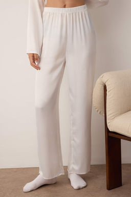 Beyaz Kurdele/Fiyonklu ve Biyeli Saten Dokuma Pijama Tak?m? THMAW26PT00006