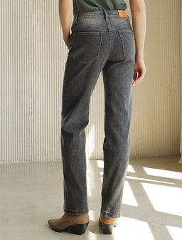 Джинсы прямые Regular fit с декоративной стиркой из эластичного денима - Vilatte фото 2