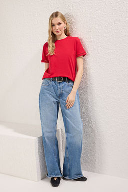 K?rm?z? %100 Pamuk Isleme Detayl? Basic Bisiklet Yaka Orme T-Shirt TWOSS23TS00012