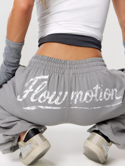 Спортивные брюки свободного кроя