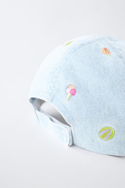 GORRA DENIM BORDADOS VERANO / Azul claro