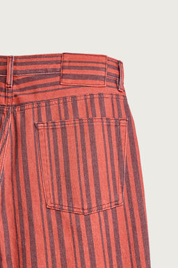 PANTAL?N STRAIGHT FIT RAYAS / Rojo