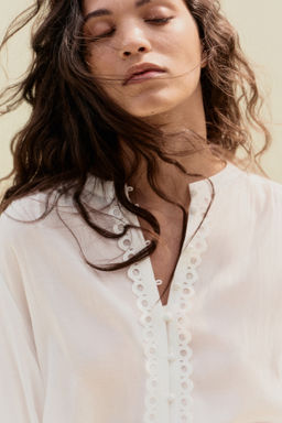 Blusa con detalles de encaje - H&m фото 2