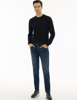 Базовый трикотажный свитер приталенного кроя темно-синего цвета с круглым вырезом - Cacharel фото 5