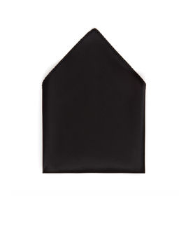 Черный костюм, галстук-бабочка и пояс