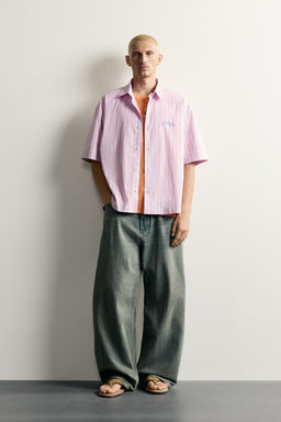 CAMISA BOXY FIT GR?FICOS ESTAMPADOS / Violeta