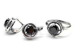 Кольцо Серьги с цирконом искусственным, цв.черный размер 20