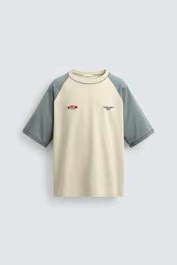 CAMISETA COLOR BLOCK PARCHE COMBINADO / Crudo
