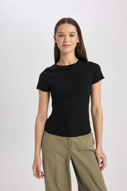 Базовая футболка с короткими рукавами и приталенным вырезом в рубчик на бретельках