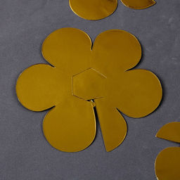 Цена за 3 шт. Топпер для торта Цветы, золотой