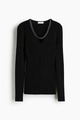 Top con cadena decorativa