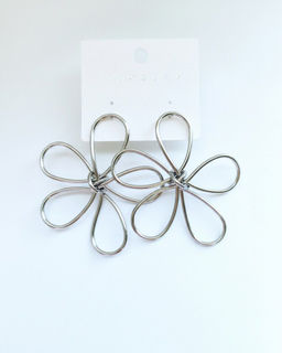 Стильные серьги