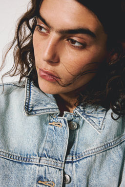 Chaqueta denim con cintur?n de anudar - H&m фото 7