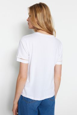 TRENDYOLMILLA Beyaz %100 Pamuk Isleme Detayl? Basic Bisiklet Yaka Orme T-Shirt TWOSS23TS00012 фото 5