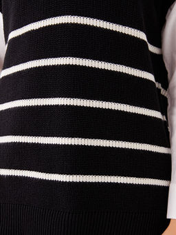 G?mlek Yaka ?izgili Oversize Kad?n Triko S?veter