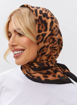 K13585 Платок 90/90 шелк искусственный КОРИЧНЕВЫЙ