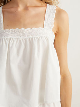 Kare Yaka Dantelli Kad?n ?ortlu Pijama Tak?m?