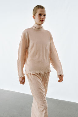 JERSEY PUNTO LAZO EFECTO ARRUGADO / rosa claro - Zara фото 4