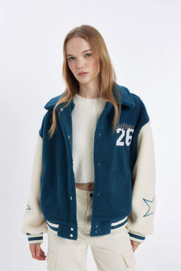 Плюшевая куртка-бомбер с карманами и карманами на кнопках с вышивкой поло большого размера - Defacto фото 7