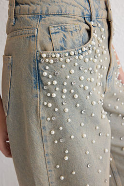 TRENDYOLMILLA Mavi Inci Detayl? Tasl? Normal Bel Barrel Skater Jeans TWOSS25JE00028