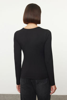 Trendyolmilla Siyah Y?ld?z Tas Bask?l? Fitted/Vucuda Oturan Orme Bluz TWOAW25BZ00258 фото 5