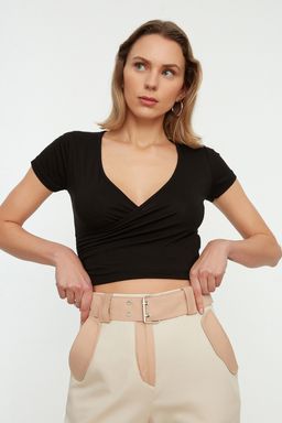 Siyah Fitted/Vucuda Oturan Kruvaze Yaka Crop Viskoz Esnek Orme Bluz TWOSS22BZ0536