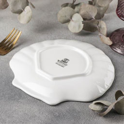 Блюдо-ракушка фарфоровое Wilmax Shelley, d=18 см, белое