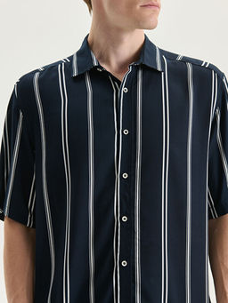 Regular Fit K?sa Kollu ?izgili Erkek G?mlek