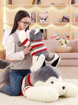 Мягкая игрушка Хаски в полосатой кофте 65 см - Storyland фото 2