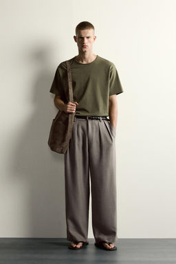 PANTAL?N RELAXED FIT ESTRUCTURA PLIEGUES / Verde gris