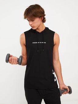 Kap??onlu Bask?l? Erkek Kolsuz Ti??rt