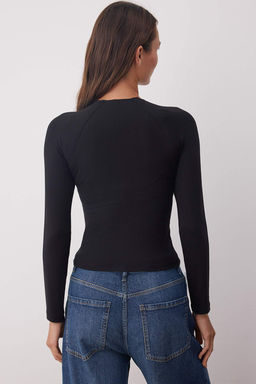 Siyah Dugme Detayl? Dik Yaka Fitted/Vucuda Oturan Orme Bluz TWOAW26BZ00030