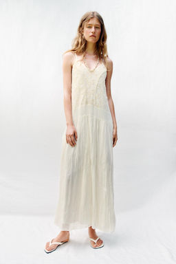 VESTIDO LENCERO BORDADOS / Crudo