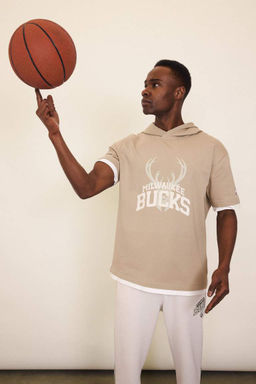 DeFactoFit NBA Milwaukee Bucks Oversize Genis Kal?p Kapusonlu Sporcu K?sa Kollu Tisort фото 5