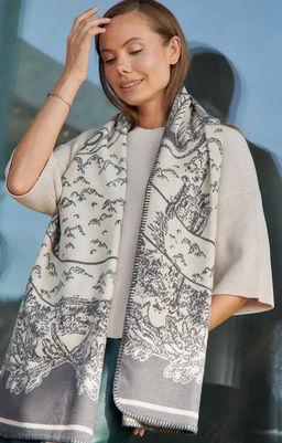 в СОСТАВЕ ШЕРСТЬ и КАШЕМИР Большой, мягкий, теплый однотонный двусторонний палантин.