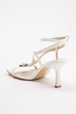Trendyolmilla Shoes Siyah Alt?n Kalp Aksesuar Detayl? Rugan Kad?n Ince Topuklu Sandalet TAKSS25TO00094 фото 16