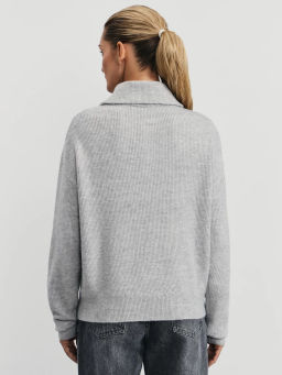 Джемпер на молнии с отложным воротником / Zarina