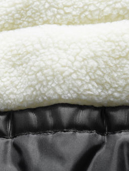 Парка зимняя подростковая для девочки с капюшоном и мехом черного цвета 9536Ch