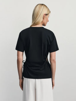 Футболка из хлопка с вырезами по бокам / Zarina фото 5