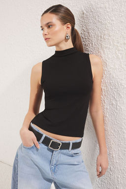 Siyah Dik Yaka S?f?r Kol Super Esnek Regular Boy Orme Bluz TWOSS25BZ00200