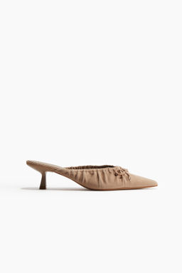 Zapatos de tac?n con puntera fina