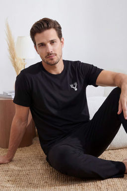 Siyah Regular Fit Bask?l? K?sa Kol Orme Pijama Tak?m? TMNSS25PT00040