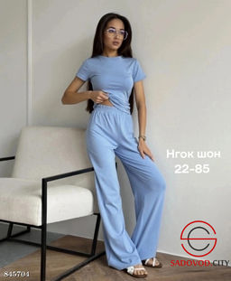 Спортивный женский костюм
