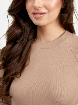 Однотонное платье в рубчик с длинными рукавами в бежевом цвете бежевый 152538 - Mark formelle фото 4