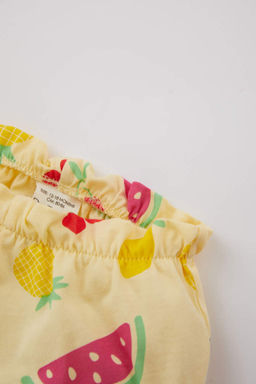 Шорты из чесаного хлопка с фруктовым узором для маленьких девочек, состоящие из двух предметов - Defacto фото 3